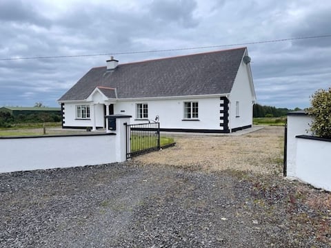 Aras Cuilinn: Countryside with every convenience