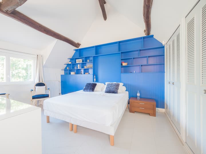 الجناح الرئيسي - سرير مزدوج وحمام