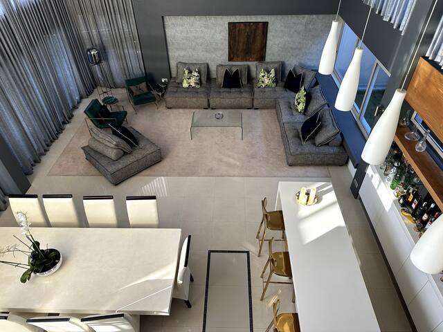 Hillside retreat with epic views gallery image 3