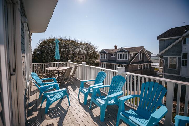 “Surfside” 4B/2.5Ba Modern House Steps to Beach gallery image 5