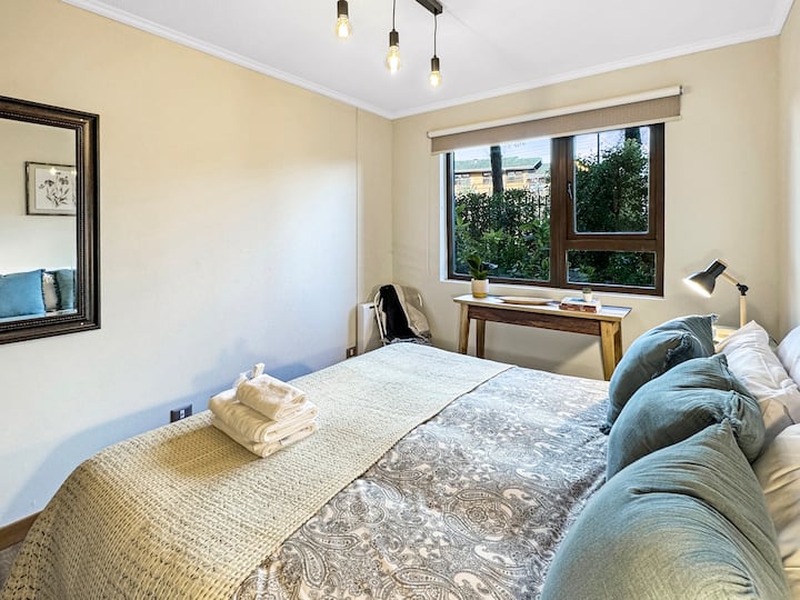 האורחים שלנו תמיד מתקבלים בברכה בהנאה מקומית שנעשתה על ידי מיזמים מקומיים באזור. אנחנו אוהבים לתת את המגע האישי הזה לשהיות שלנו.