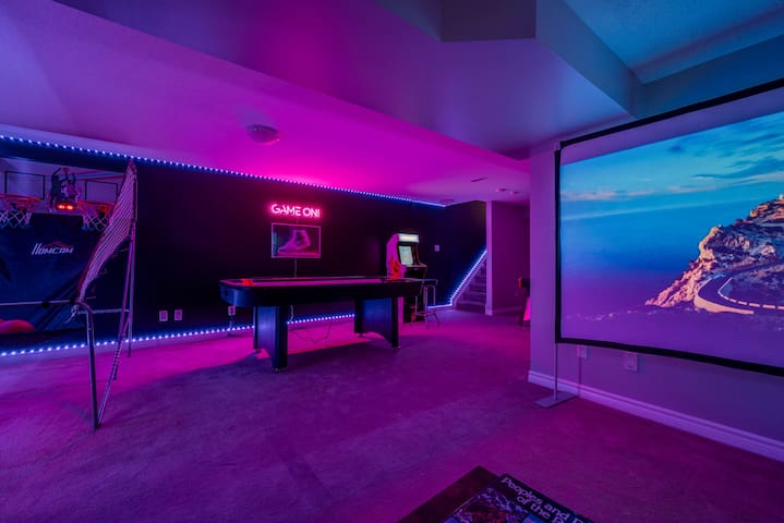 Game Room, Theatre, King Bed, Private Patio