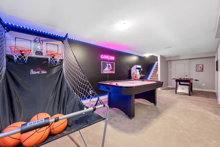 Game Room, Theatre, King Bed, Private Patio gallery image 2