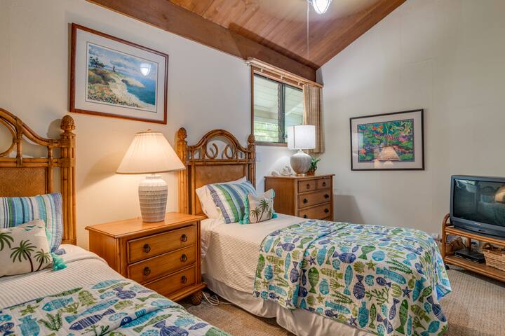 Rare Ocean-Front 3 Bedroom! gallery image 3