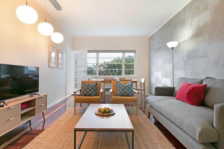 Chic 2BR Apartment in Sea Point