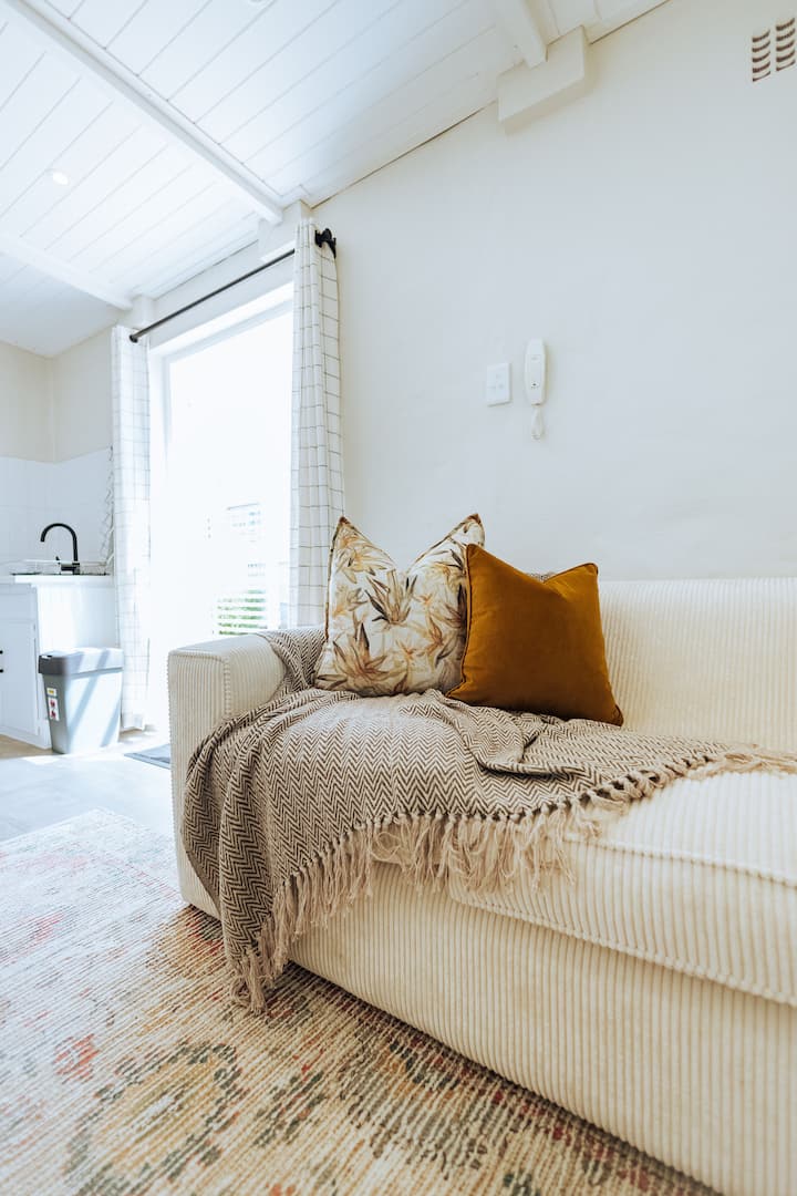Studio 54: A Cozy, Stylish Stay Near Airport - Port Elizabeth