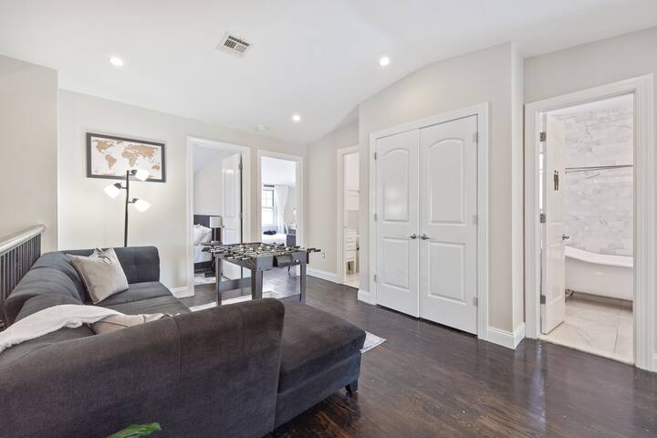 Biggest Duplex w/6BD in Bushwick for 16 Guests |AL gallery image 5