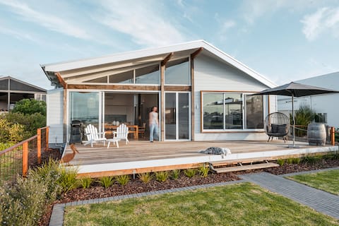 Bridge View - Riverside Luxury