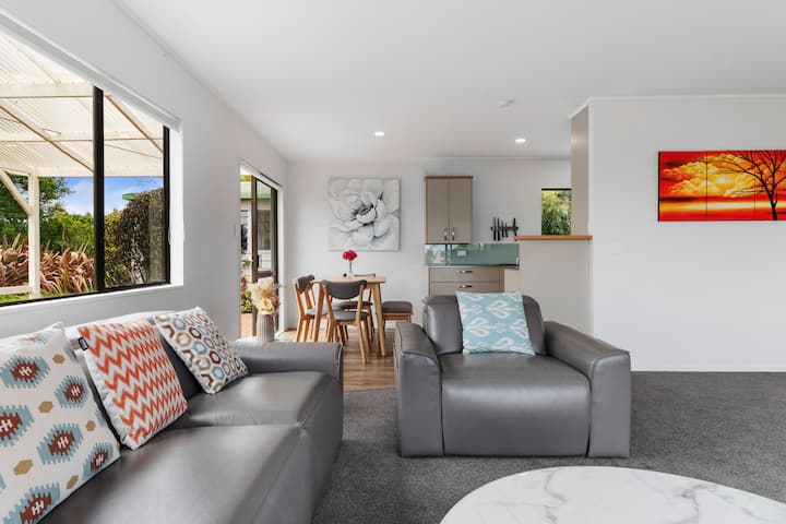 Tauranga - Garden Oasis Retreat- 4 Bedroom - Tauranga