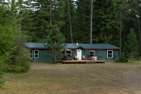 Cabin for 10 w/ Fireplaces, BBQ, Patio & Games!
