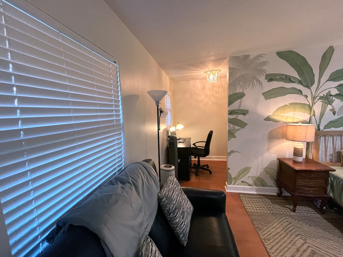 Top performing Airbnb: Florida-Themed Private Apartment near WEF in Wellington
