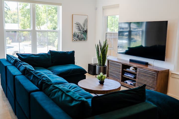 Boho Jungle Mid-century Modern Villa ~10 min to DT