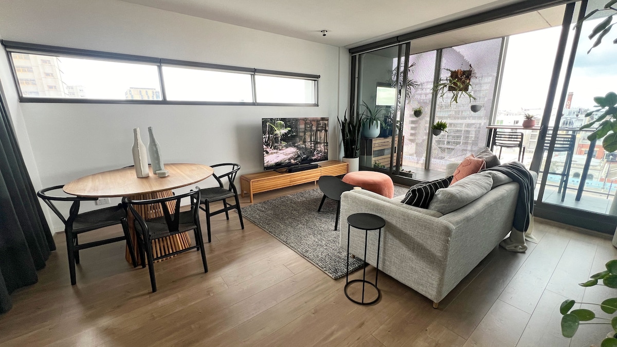 Top performing Airbnb: Luxe Apartment with View in Prahran