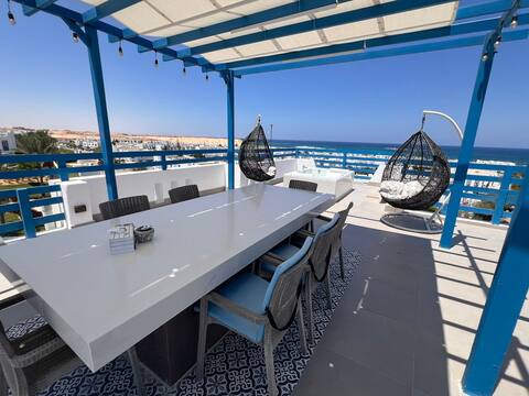 Spacious 3BR Apartment w Rooftop Terrace&Jacuzzi