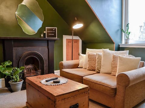 Top performing Airbnb: The Eaves at 153 in Torry & Ferryhill
