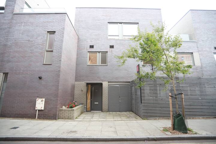 Stunning 5-Bedroom Retreat in the Heart of London