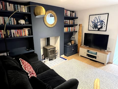 Successful Airbnb property: The Pink Cottage Weybridge in Elmbridge