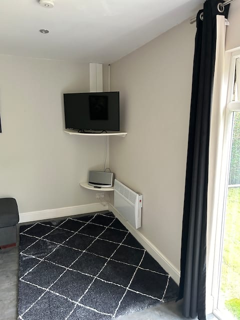 Top Airbnb: The Garden Room in Havant