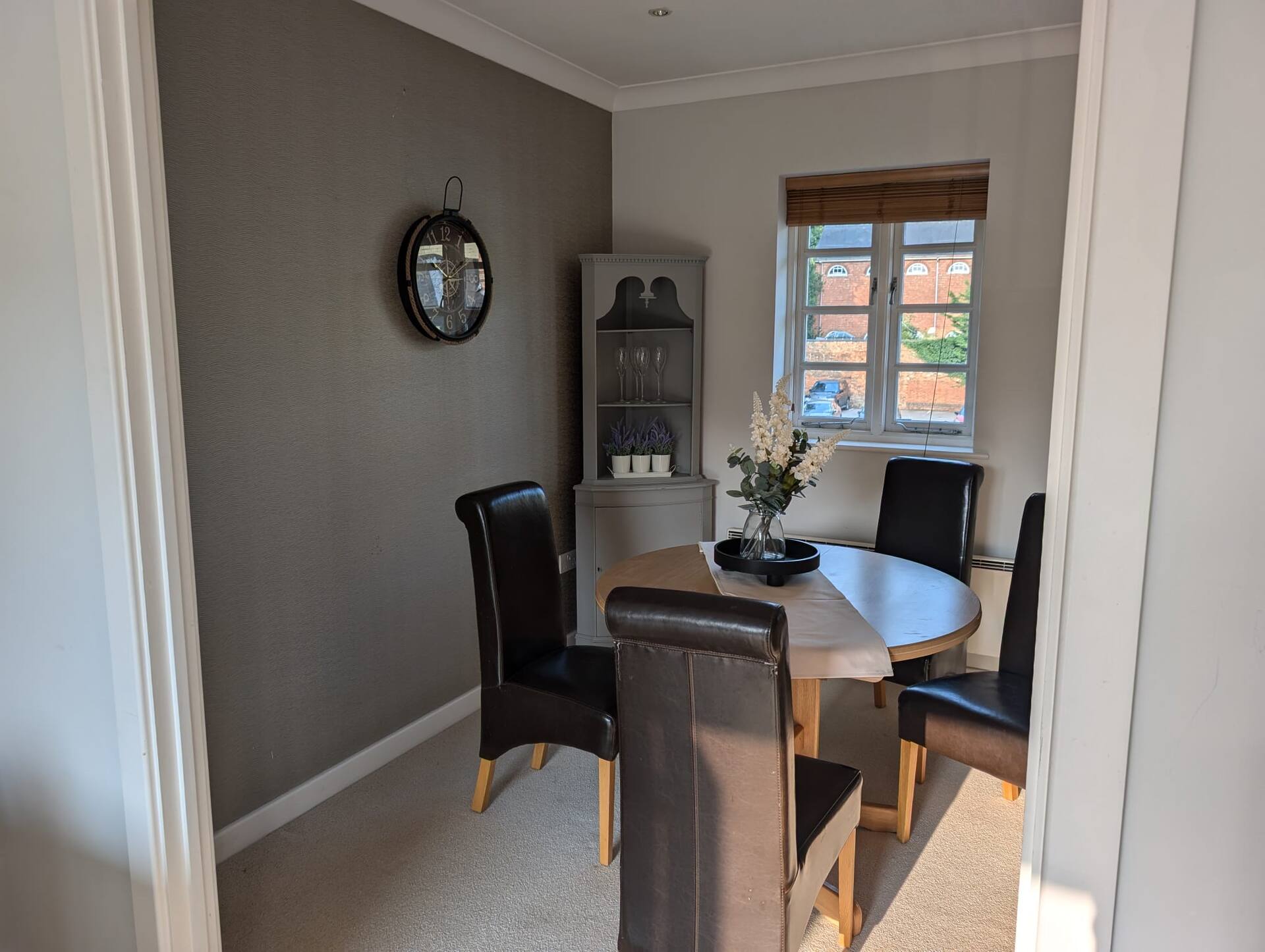 Rugby - Apartment - Sleeps 4 - Parking — photo 3