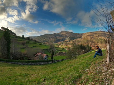 Encantador Antiguo Molino con Río en Carmona