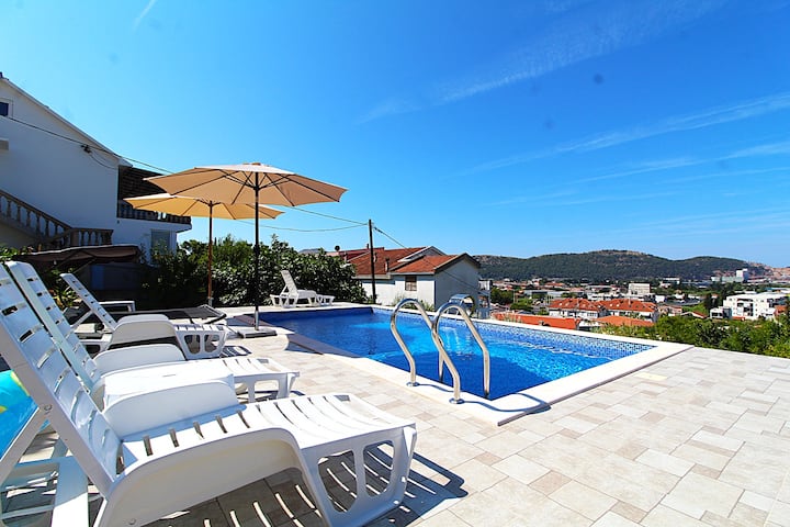 2bd Apt W/ Private Pool & City View "Keka" - Montenegro