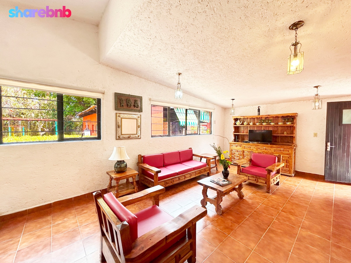 Top Airbnb: Bungalow with a swimming pool, garden, barbecue, games, and more en Ixtapan De La Sal