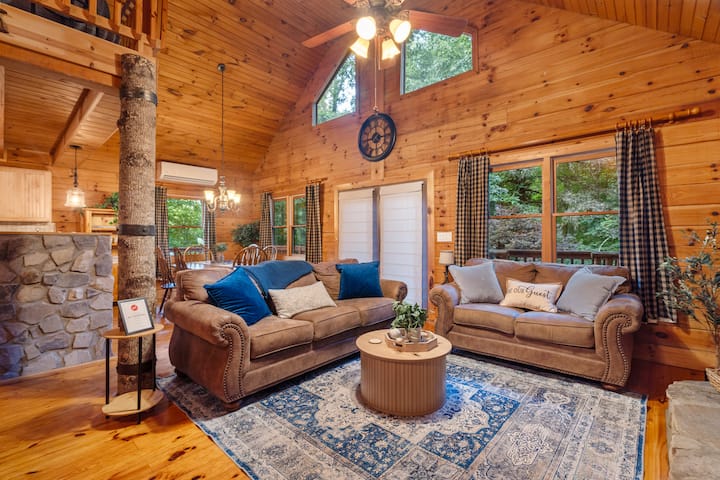 Grace Haven Cabin— Hot Tub, Game Room & Ski Resort - Waynesville, NC
