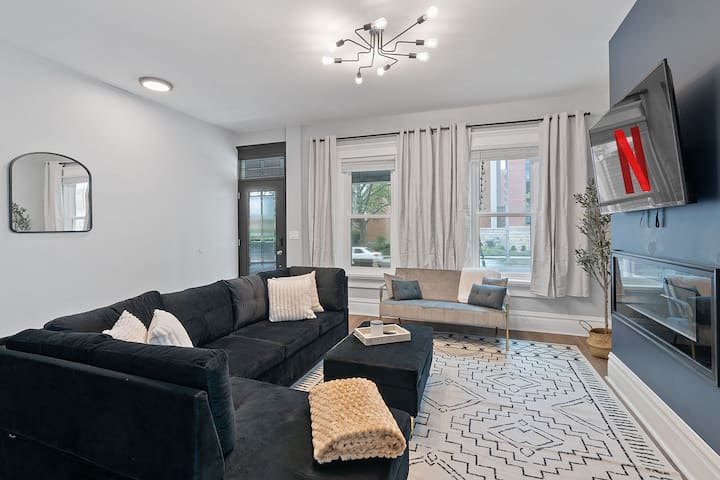 Walk to Short North l 7 mins to OSU I Free Parking