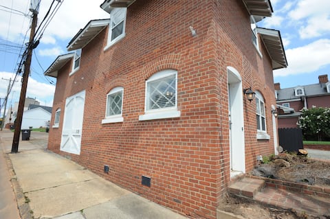 Successful Airbnb property: Carriage House Downtown Winston in Winston Salem
