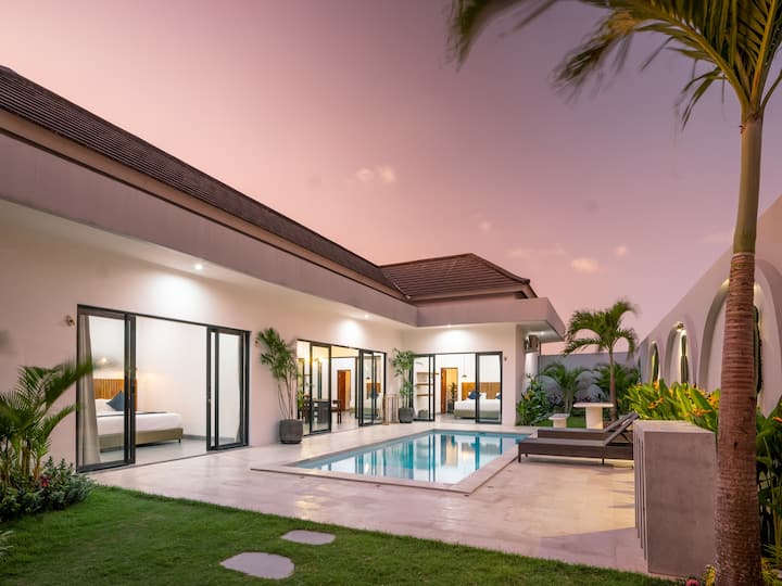 Premium New Villa, Large Pool Central Canggu - Bali