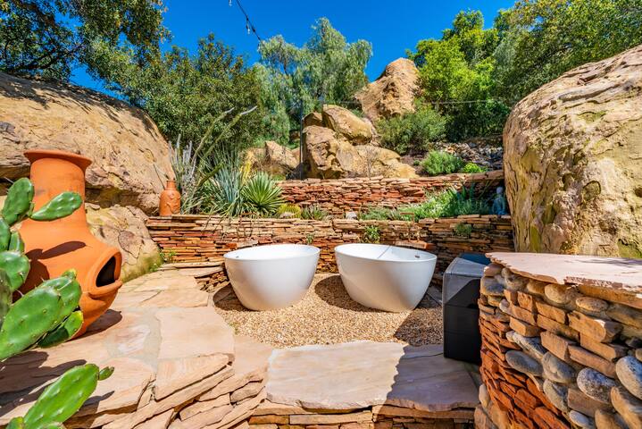 Waterfall Retreat, Outdoor Tubs, Views, Firepit