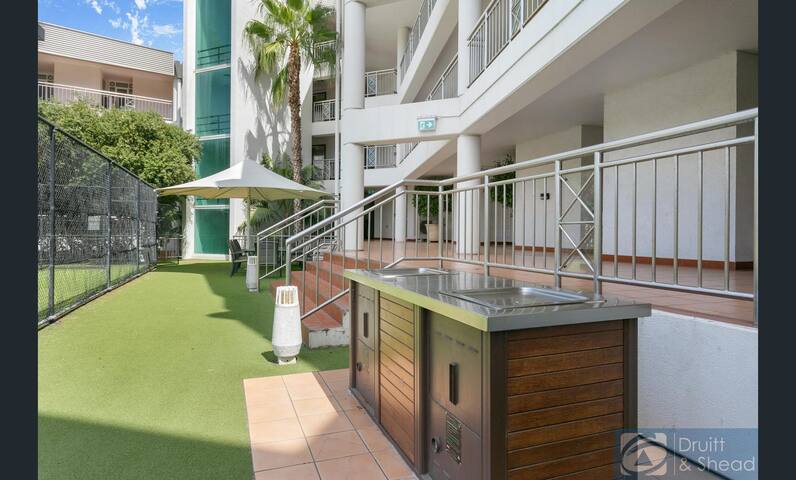 Beauty by the Beach gallery image 2