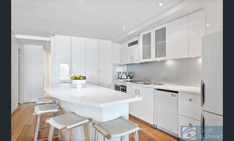 Beauty by the Beach gallery image 5