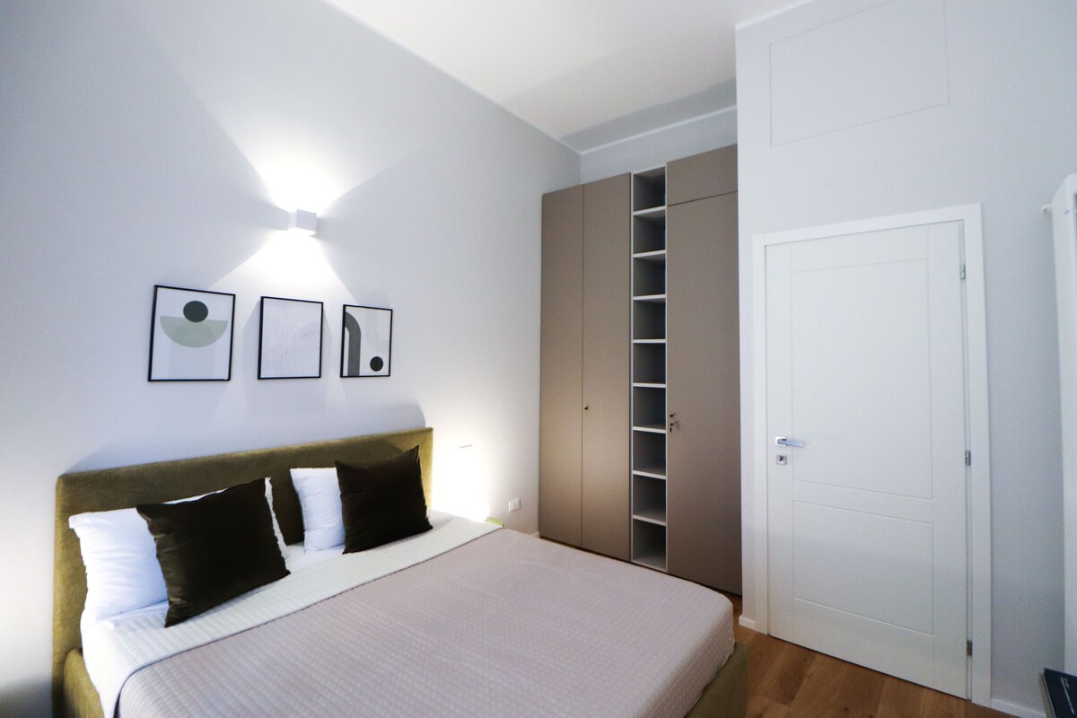 Апартаментът - спалня