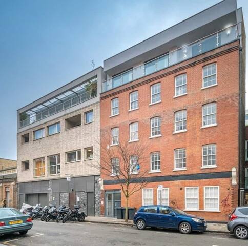 Luxury Shoreditch Penthouse! gallery image 2