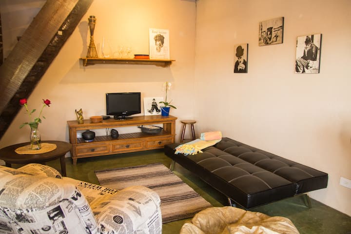 ¿Un par de amigos quieren venir contigo? Tenemos un sofá cama perfecto para ellos.