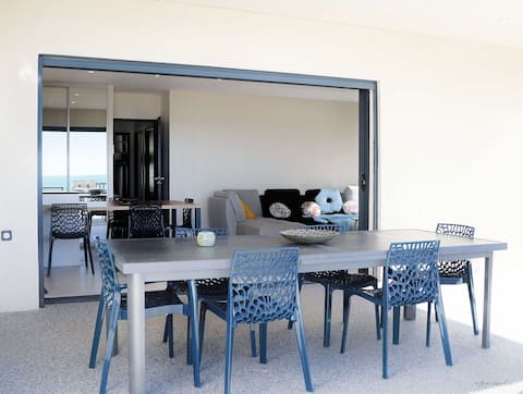 Popular Airbnb listing: The Blue Villa of Cape Town in Agde