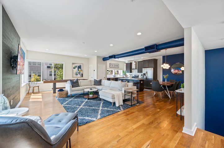 Walk & Bike~Stunning Natural Light! 13 Mins to DT