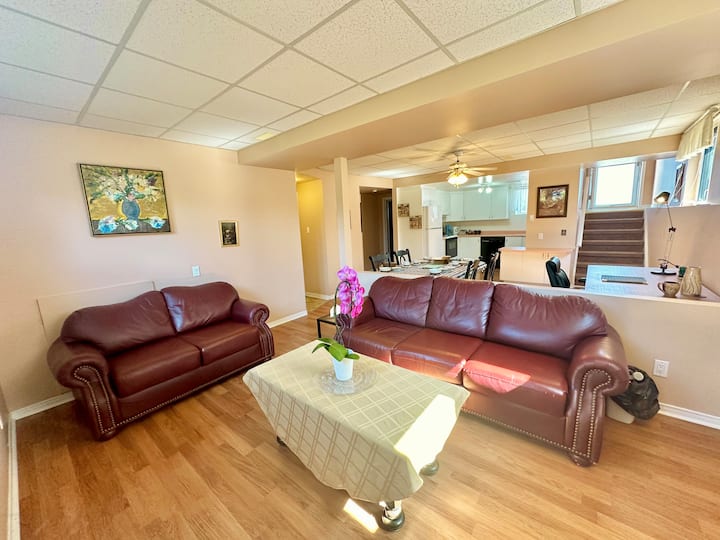 Bright Private Spacious Unit With Free Parking - Ottawa