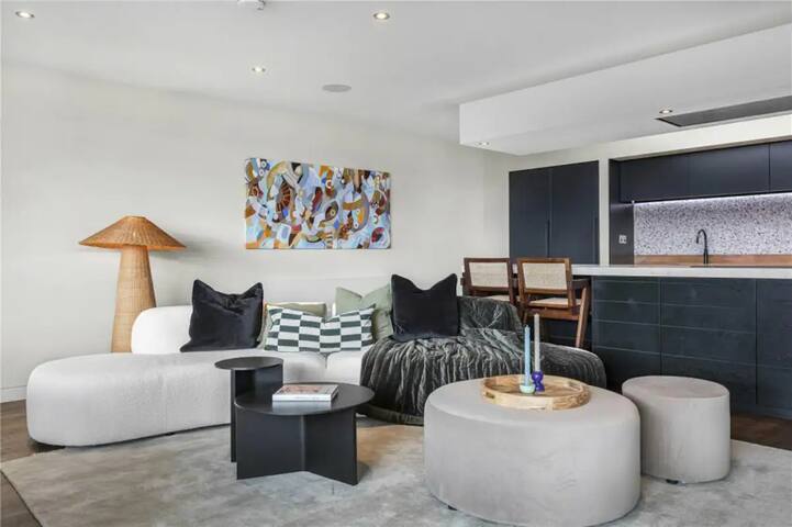 Luxurious 3-Bedroom Apartment in Shoreditch gallery image 2