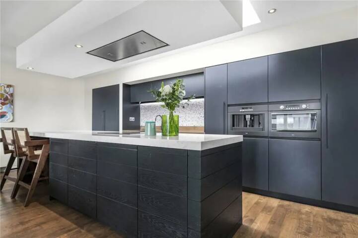Luxurious 3-Bedroom Apartment in Shoreditch gallery image 5