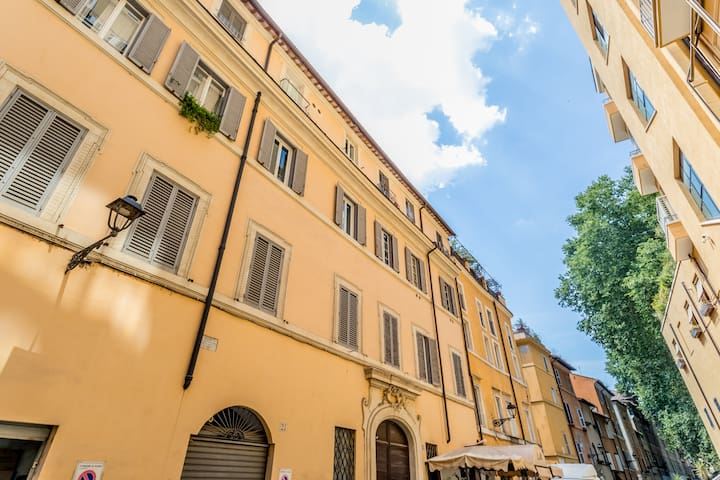 MyRentalInn – Prestigious Apartment Piazza Navona gallery image 5