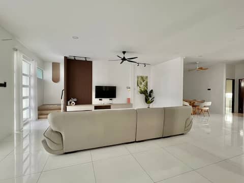 Lopeng Cahaya Homestay 8 people