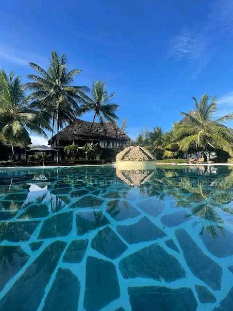 Tembo 2Bd Beachfront Cottage