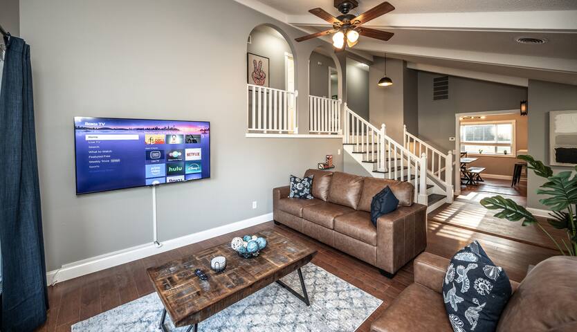 Spring Lake Paradise Pool Home w/Sauna, Cable, Bar gallery image 3