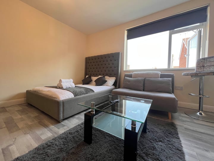 Modern Luton Hideaway - Luton