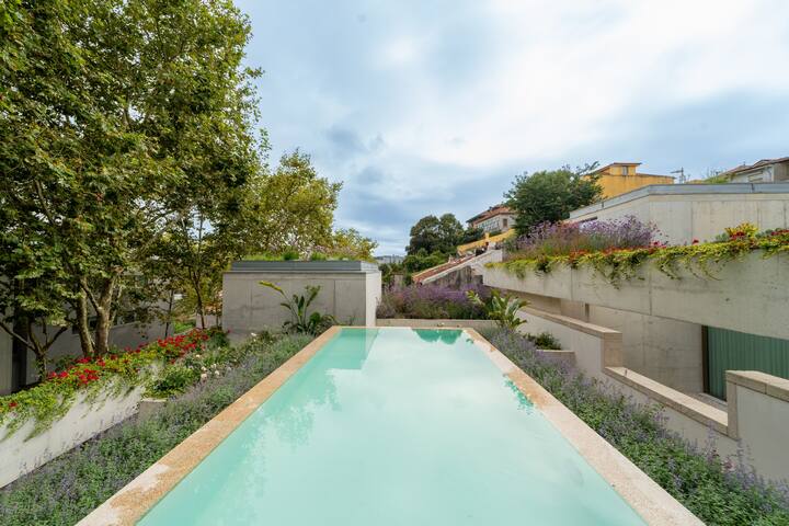 The Dandelion – Luxe 2b with garden + Pool access gallery image 3