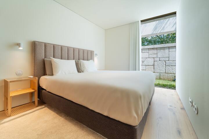 The Dandelion – Luxe 2b with garden + Pool access gallery image 5