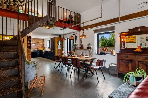 Zinc, a stunning, rustic-industrial styled 5* barn