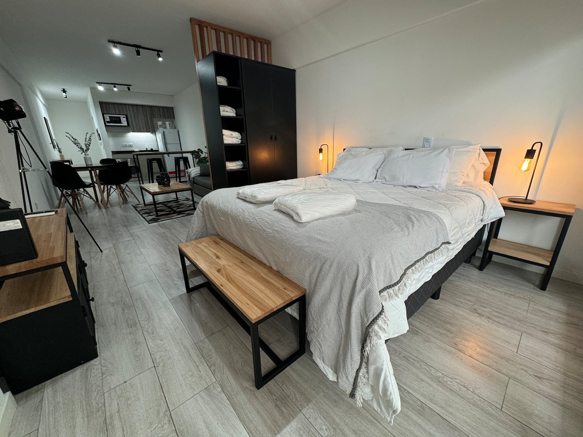 Chic Large Studio +Pool &Laundry